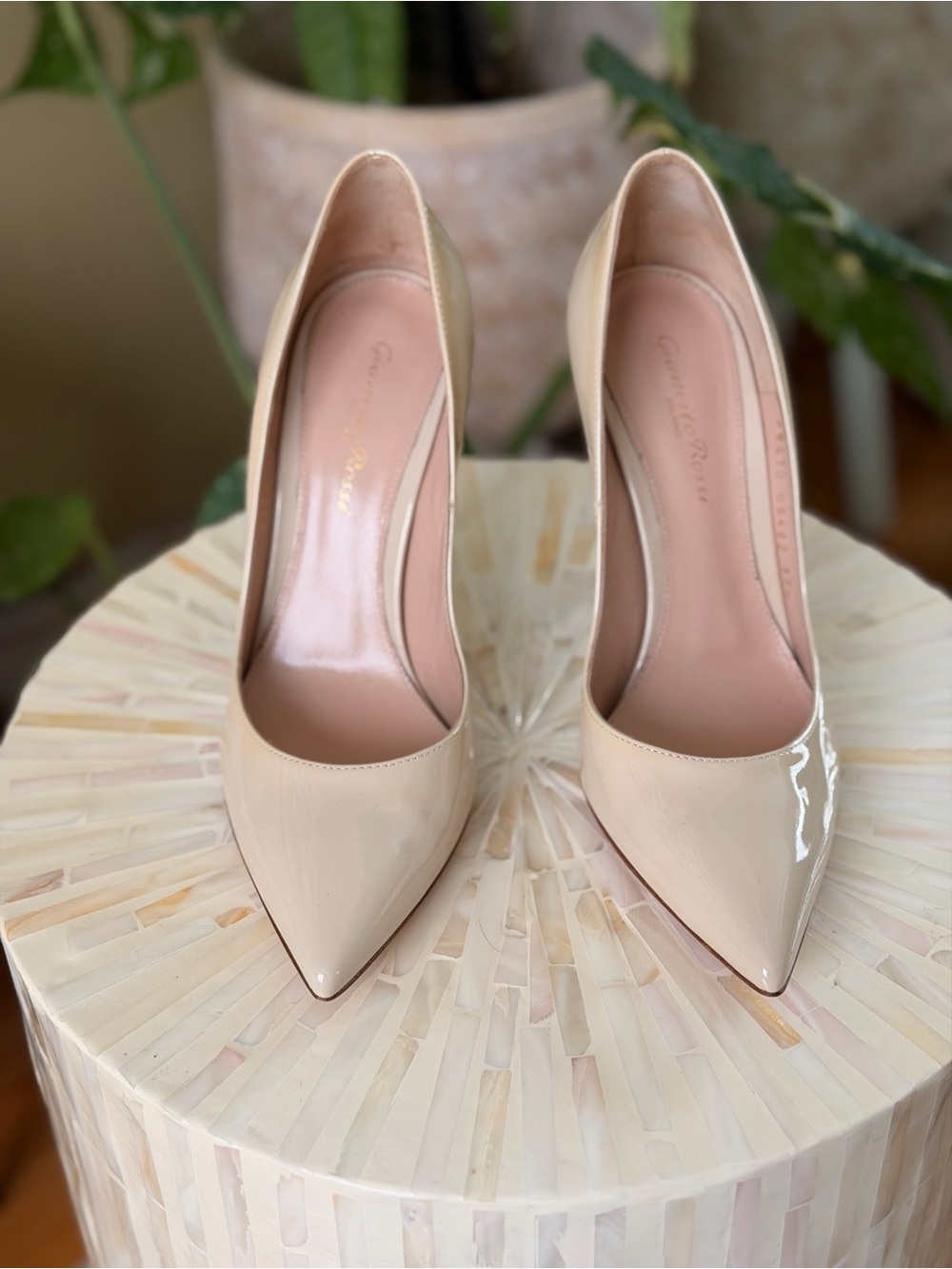 ** WORN ONCE ** Gianvito Rossi Nude Patent Pointed-Toe Heels 37.5 / 7.5